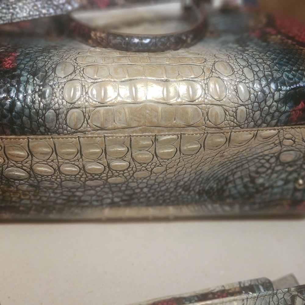Brahmin komodo small finley and matching wallet . - Picture 8 of 10